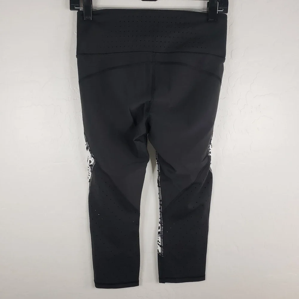 Athleta Leggings Women Small Petite Pants Black White Capri Animal Print Workout